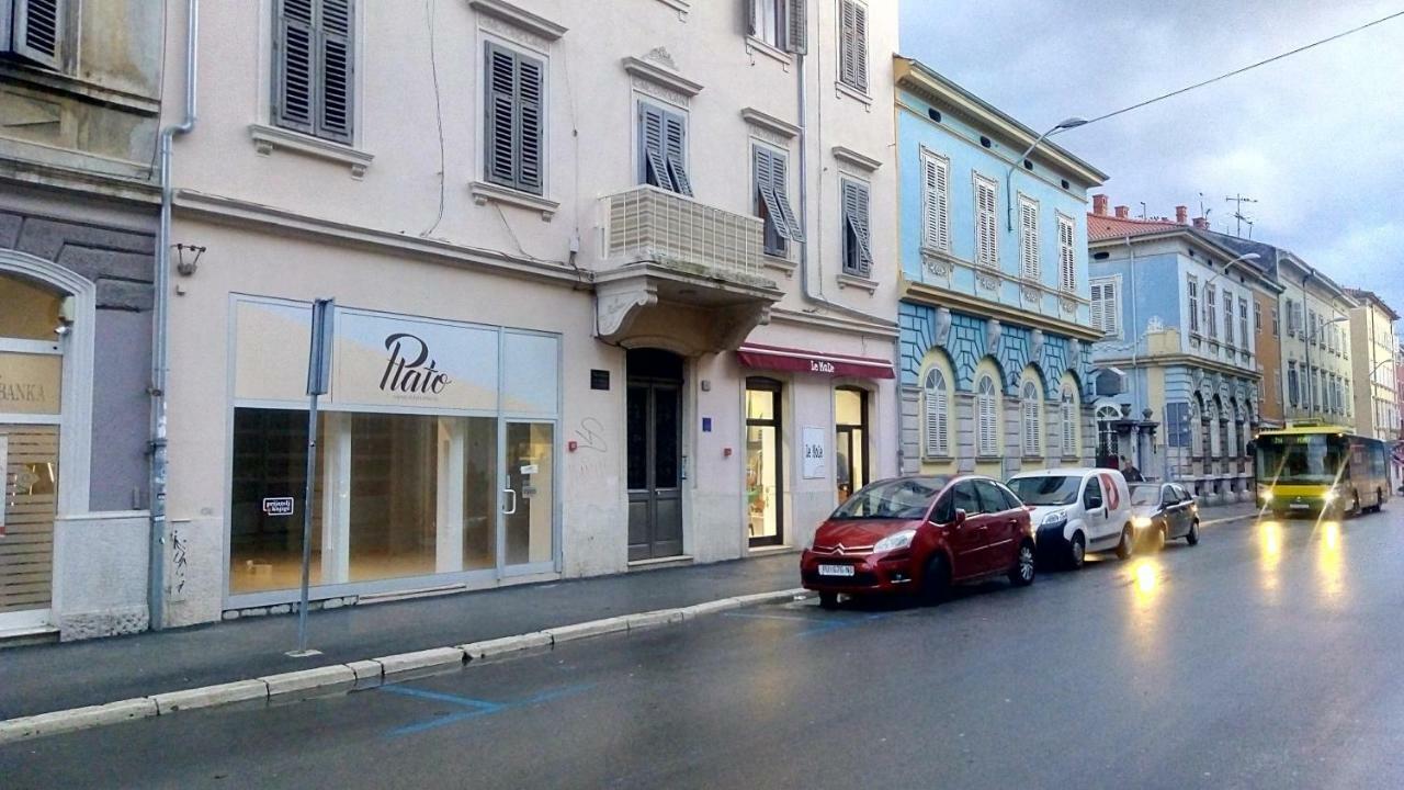 Studio In Pula Center Bagian luar foto