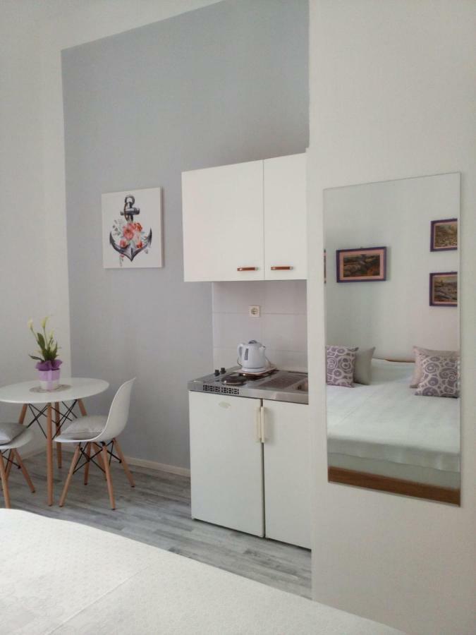 Studio In Pula Center Bagian luar foto